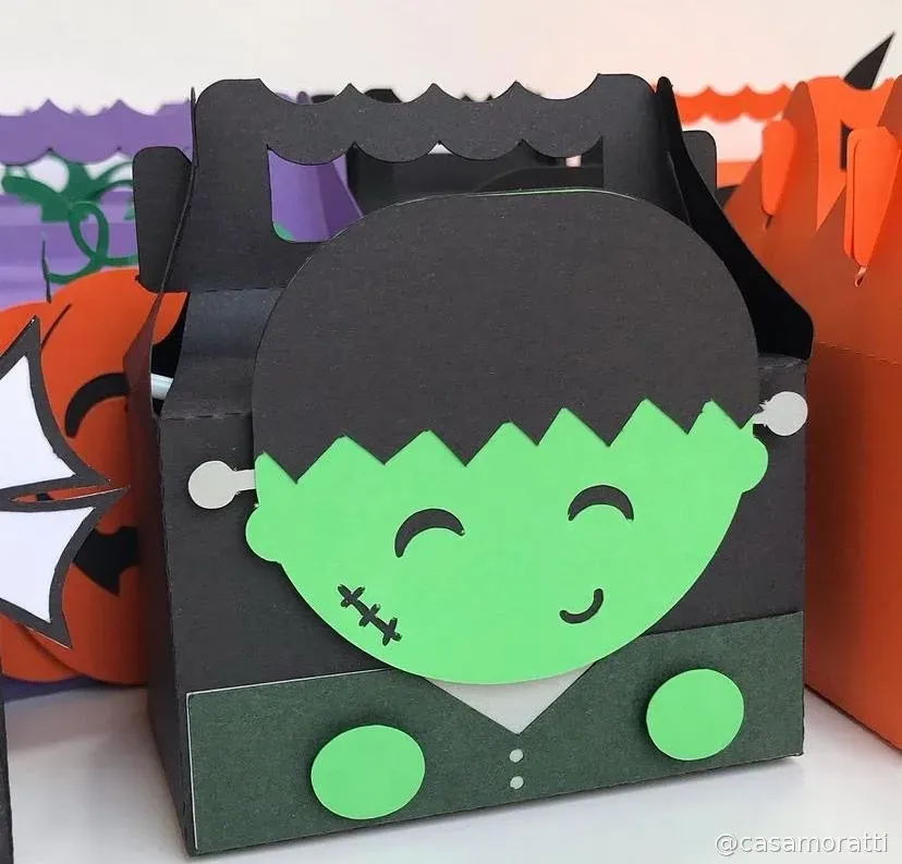 Caixinha personalizada temática de Halloween feita em papel
