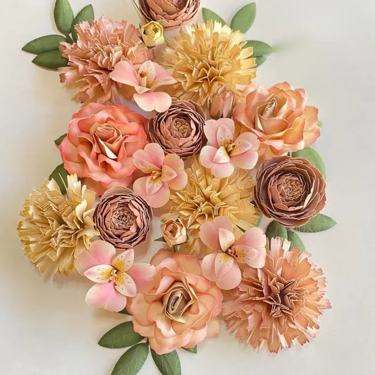 Arranjo de flores de papel em tons de pêssego para decoração